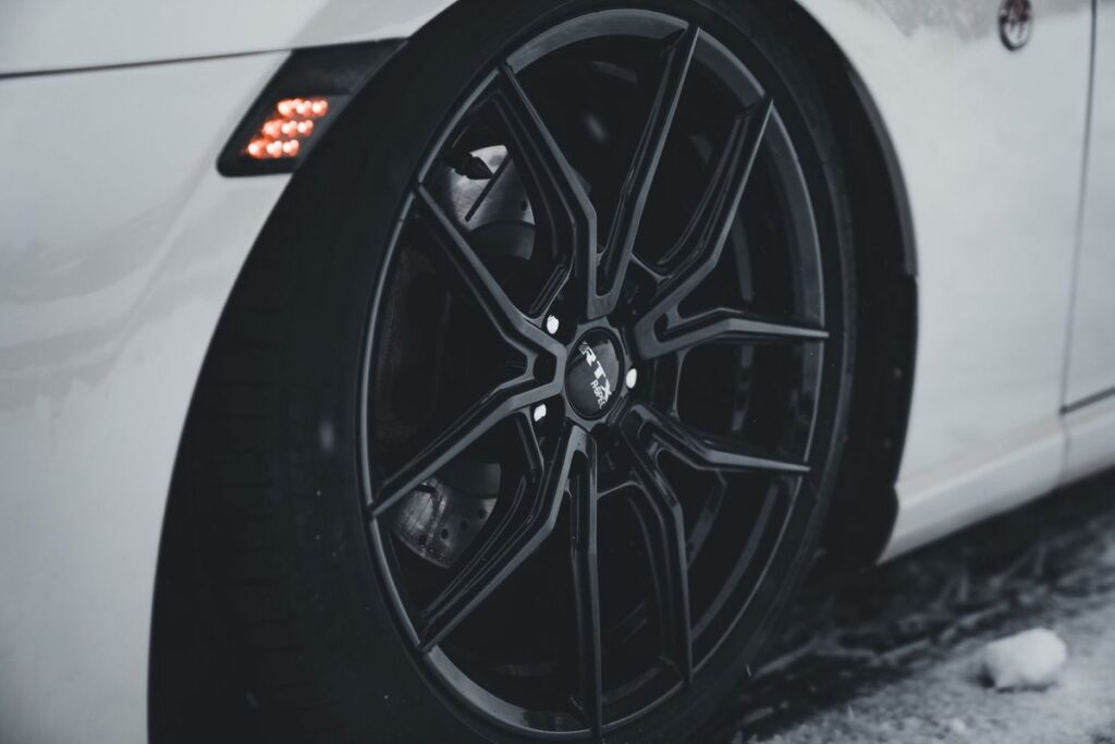 Rodas aro 18 pro Civic G10: medidas certas e os estilos que assentam